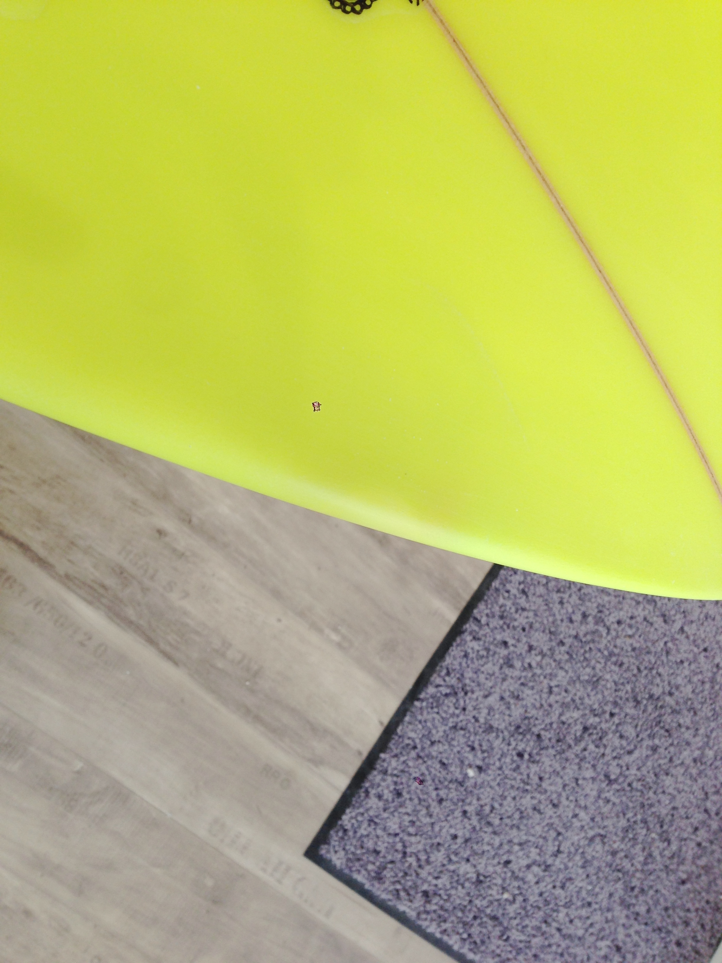 蛍光カラーのサーフボードリペア！！ | Mozzy's surf lab